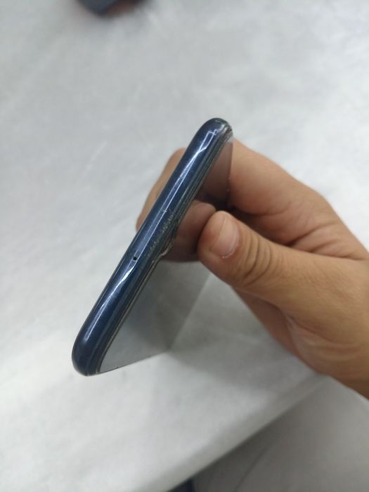 Telefon ideal dakument karobka bor 32Gb qirilmagan