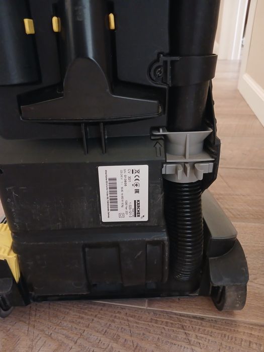Продам профессиональный пылесос  karcher cv 30/1