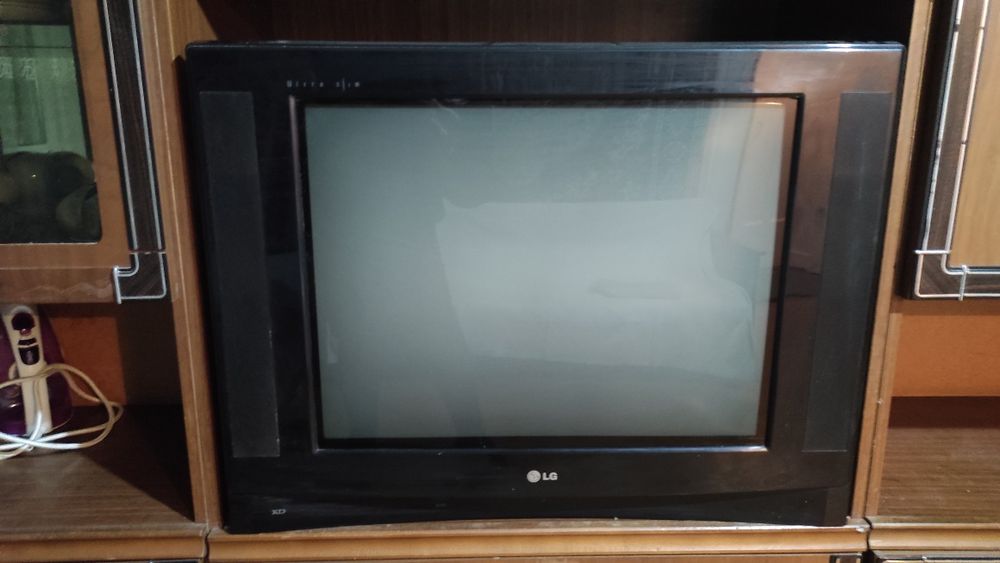Телевизор lg б/у продам