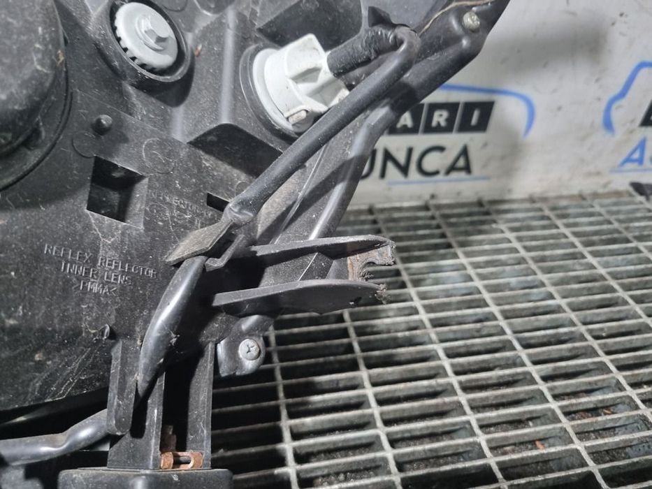 Far Dreapta Subaru Forester 2007 - 2010 SUV 4 Usi (1210) Xenon CLEMA RUPTA