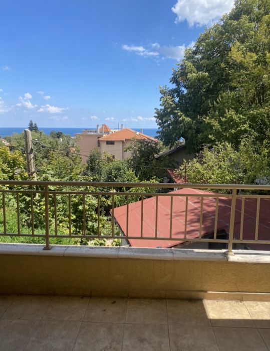 Тристаен под наем Ален мак с паркомясто