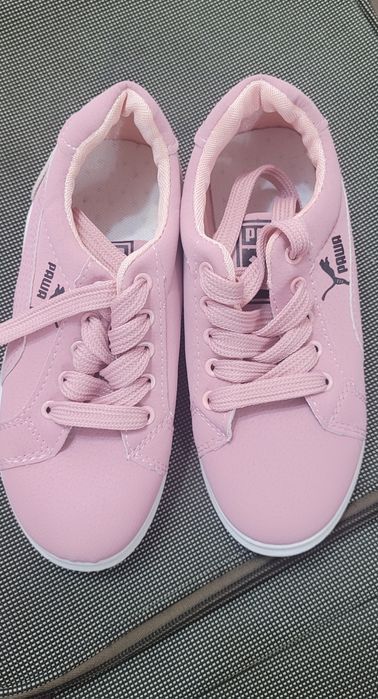 Продам детскую обувь