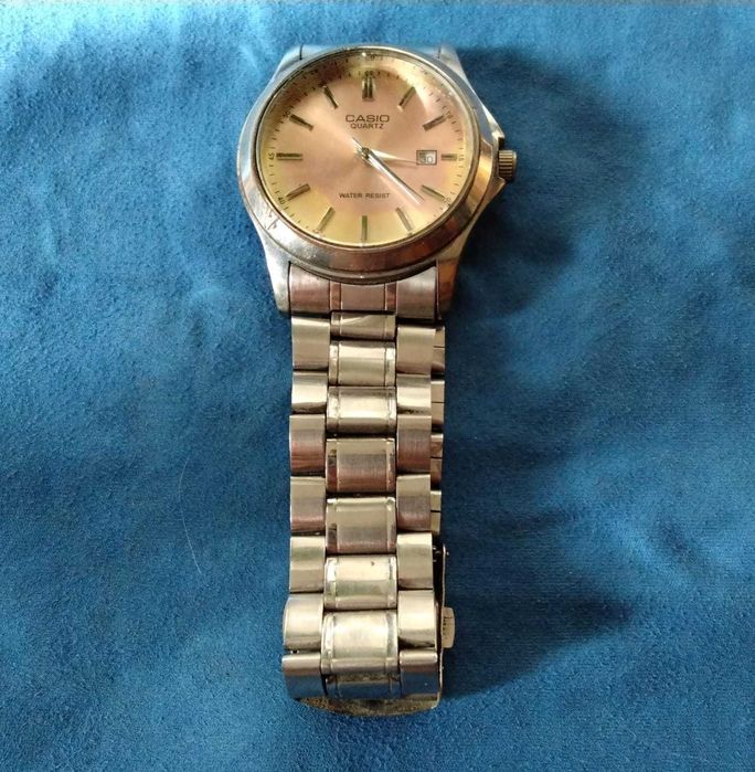 Продам мужские часы CASIO QUARTZ