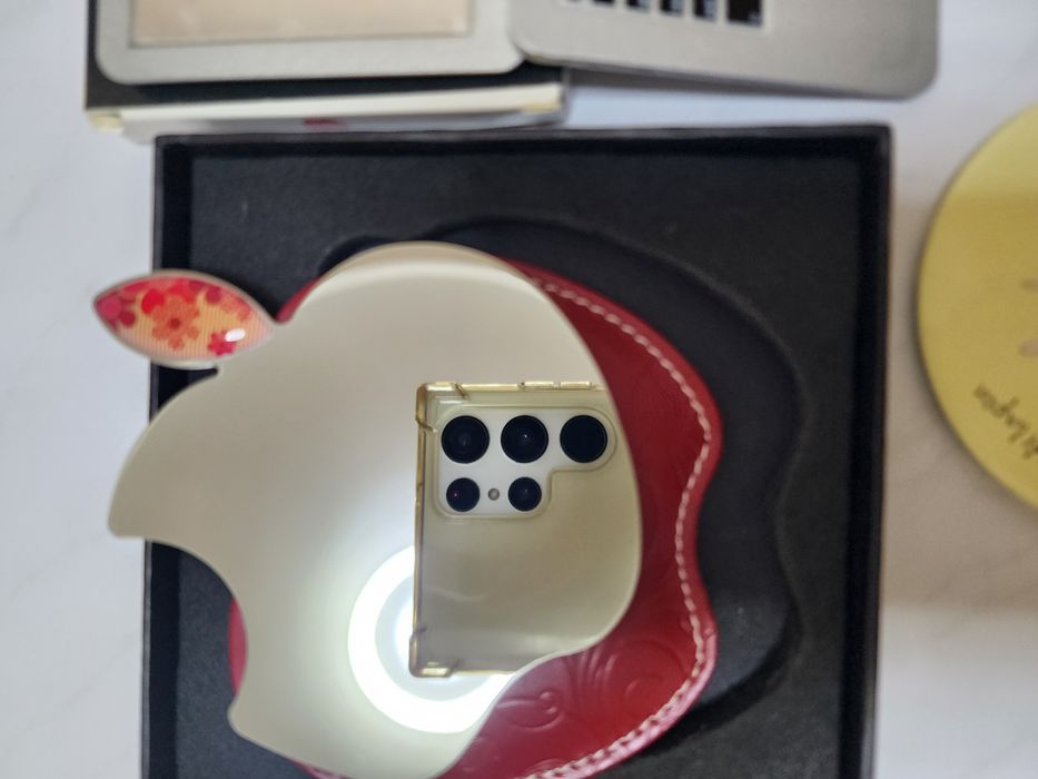 Зеркало карманное и другие.