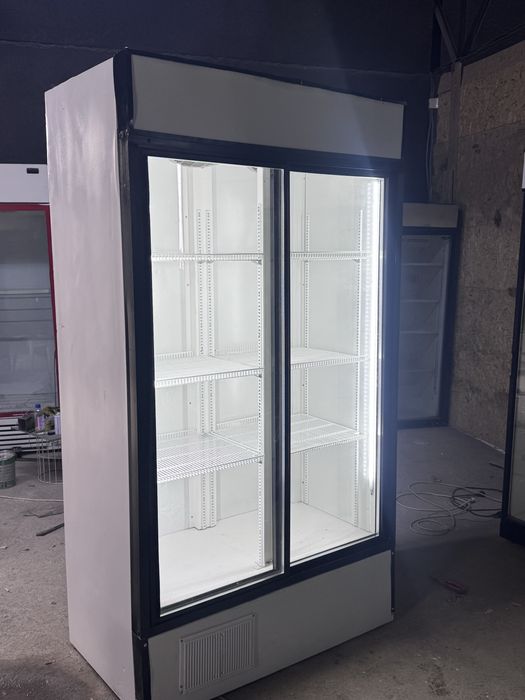 Холодилньик витринный