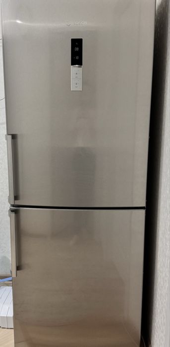 Продам Холодильник BOSCH KGN56AI22N