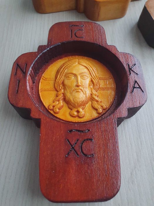 Cruce cu Chipul Domnului Iisus Hristos 14x10 cm Lemn tei culoare mahon