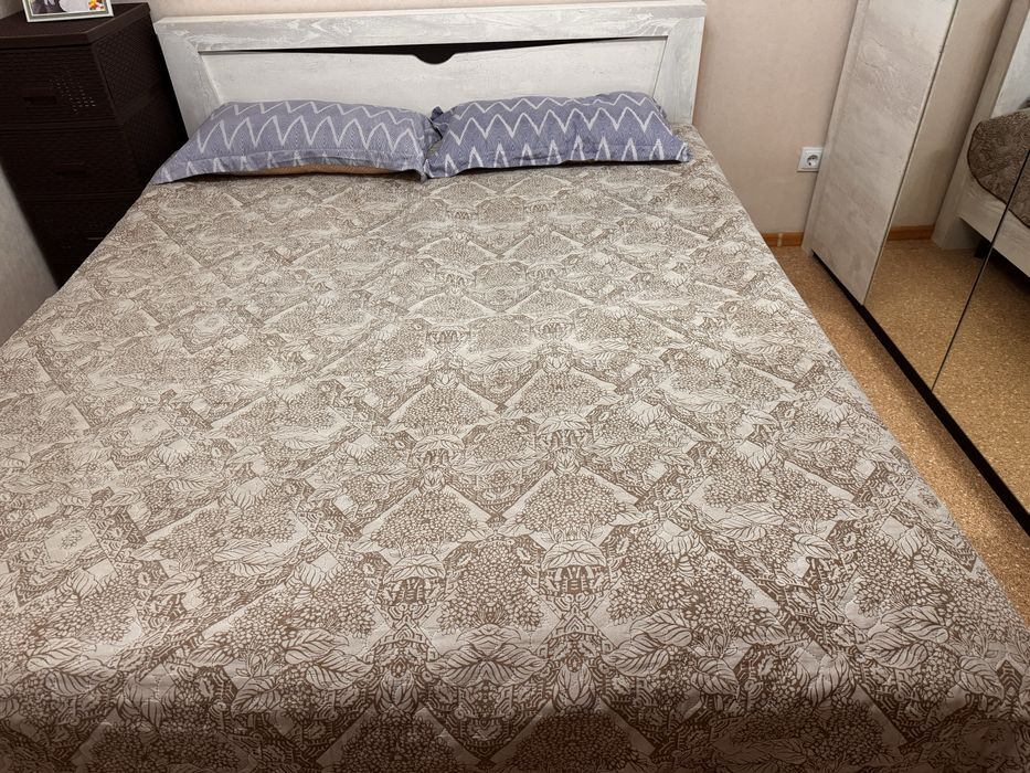 Продам спальный гарнитур