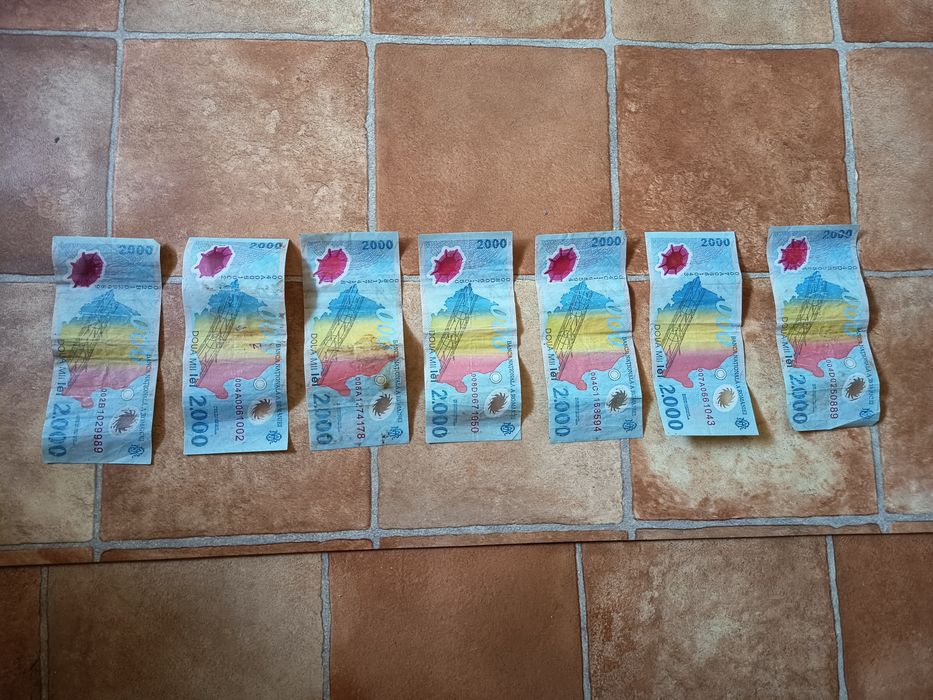 Vând bancnota de colecție eclipsa 2000 lei