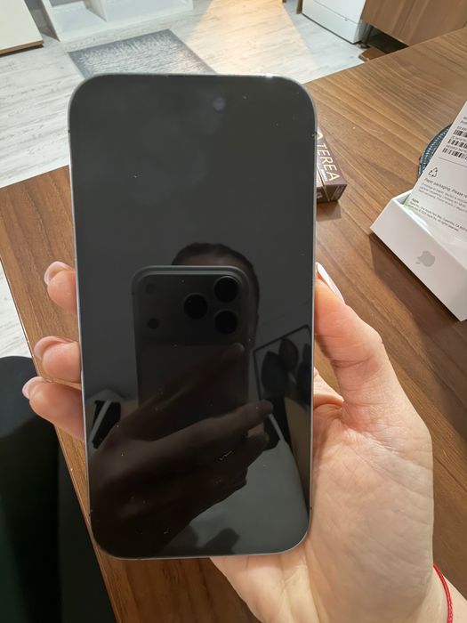 Телефон Iphone 14 pro