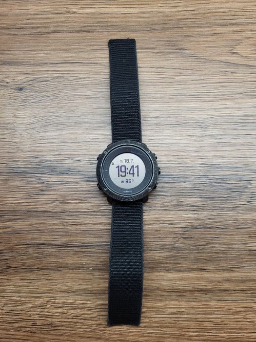 Продам часы SUUNTO traverse alpha