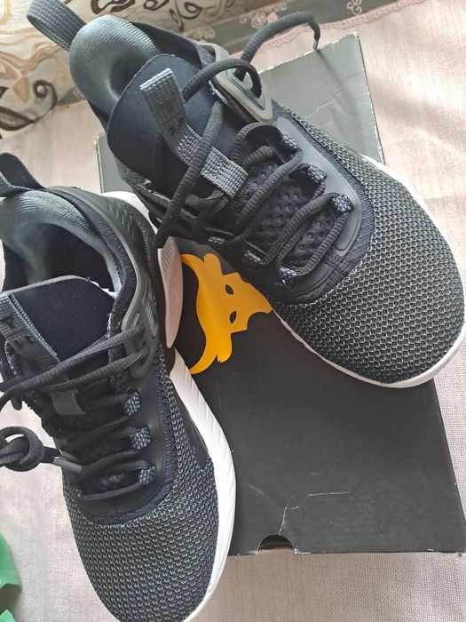 Under Armour noi, mărimea 40