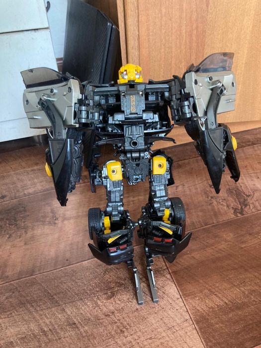 машина трансформер Бамблби