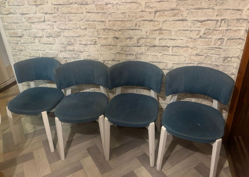 Продам 4 стула кресла, 2 мягких стула