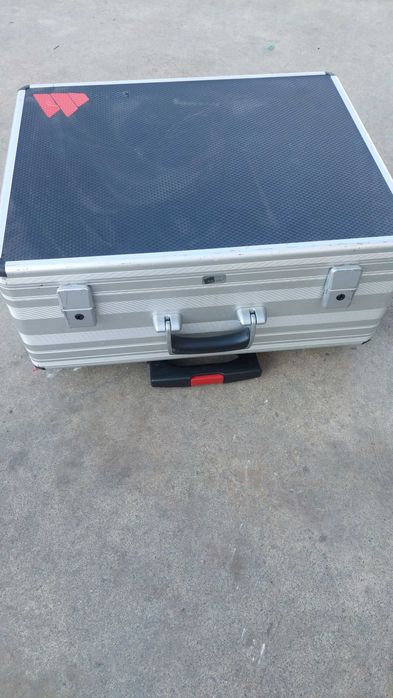 Алуминиев куфар .