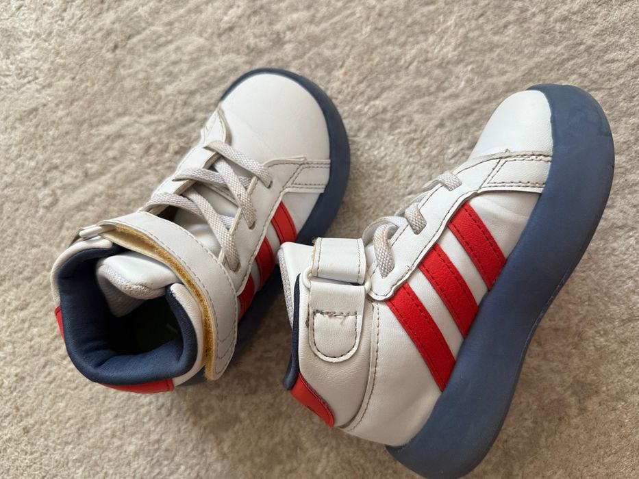 Продам ботинки детские весна -осень