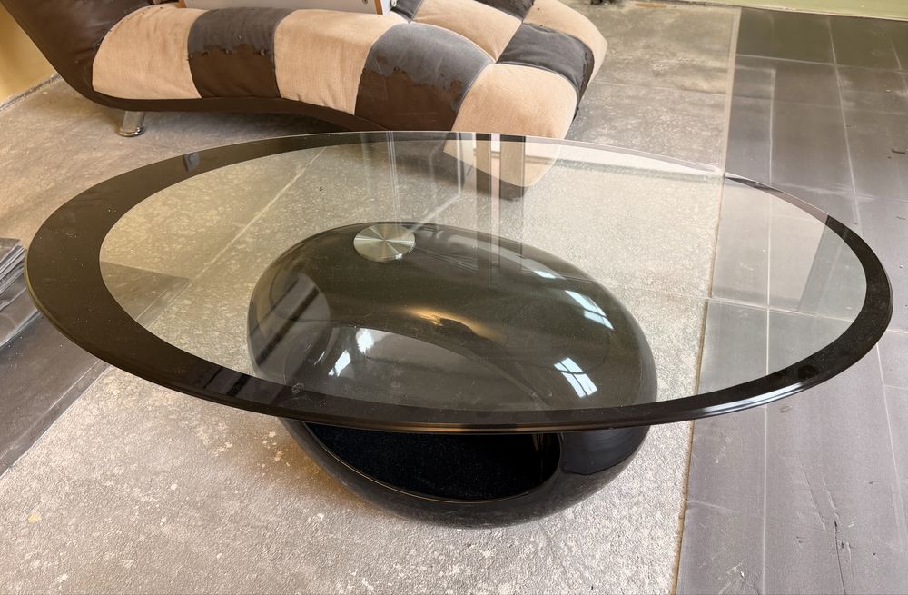 Стъклена холна маса