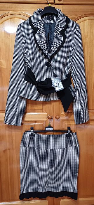 Костюм на SALKIM в "Пипит" с Декорации! НОВ с Етикет!Пролет/Есен/Зима!