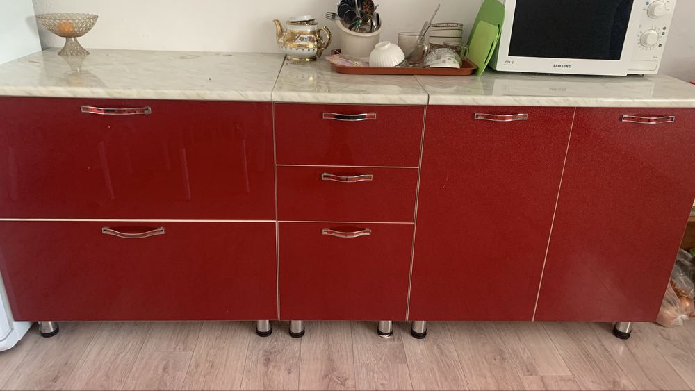 Продам кухонгый гарнитур