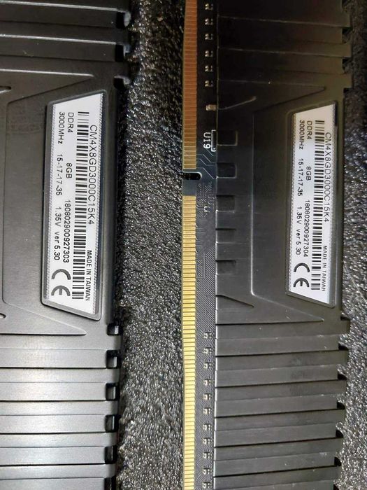 16GB 3000Mhz CL15 - Corsair Vengance LPX