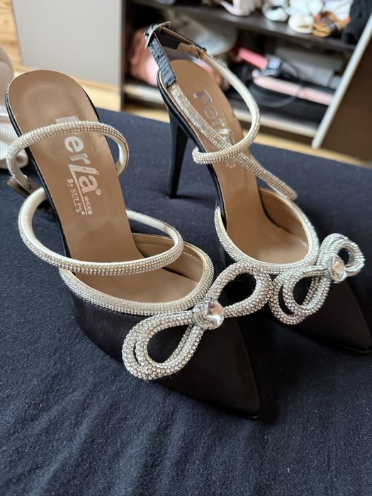 Дамски обувки на ток с камъни