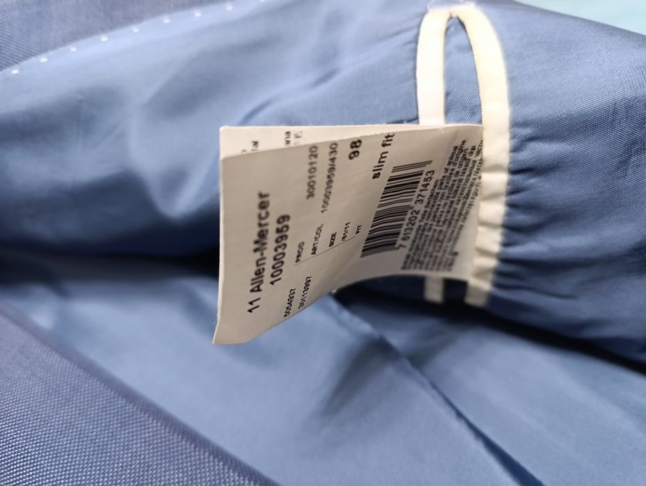 Продам костюмы с брюками