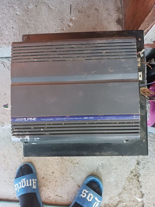 Бас туба с усилвател