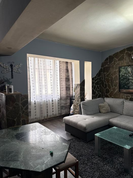 „Apartament 2 camere, mobilat și utilat, gata de locuit