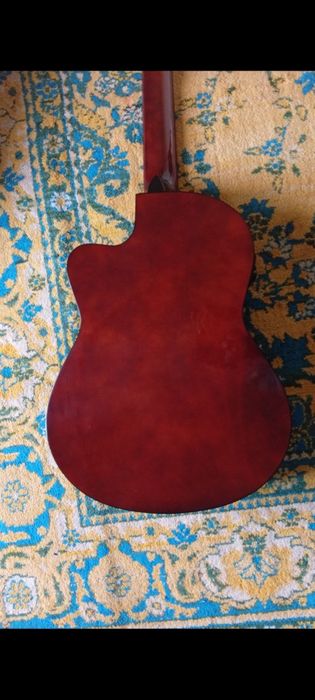 Klassik gitara sotiladi