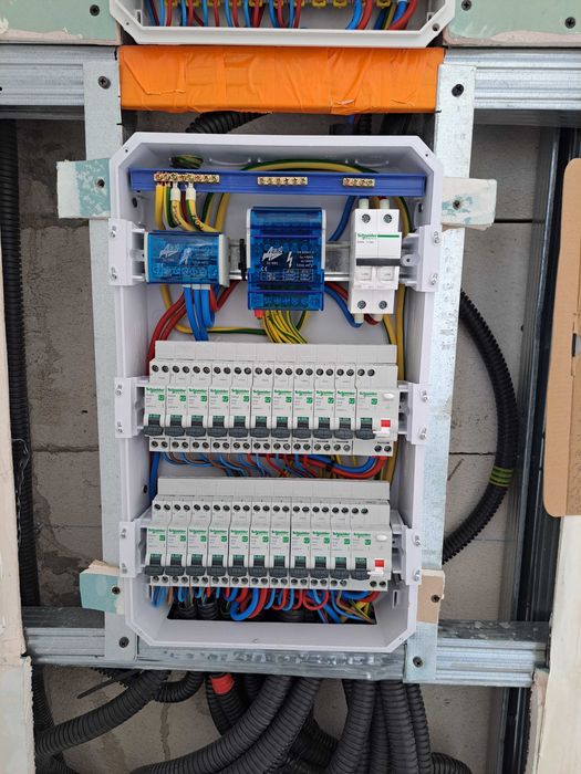 Electrician Calificat,cu experienta.