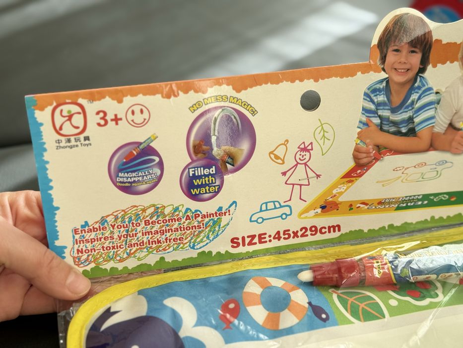 Лот пъзели и килимче за рисуване с вода