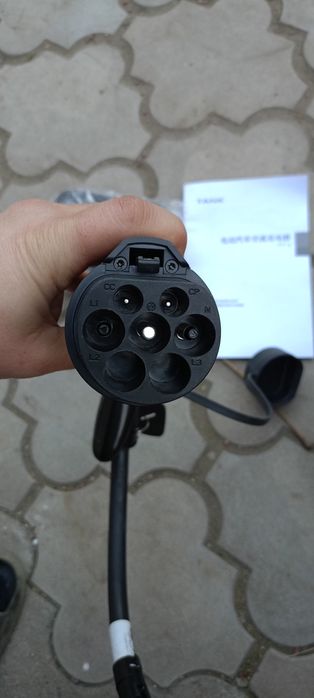 Продам зарядное устройство для электромобиля