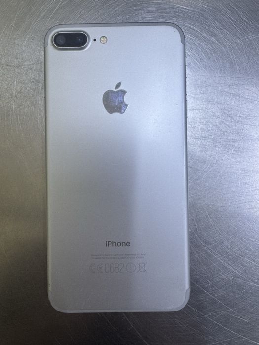 Айфон 7+.