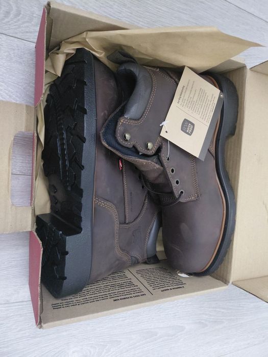 Продается спец ботинка