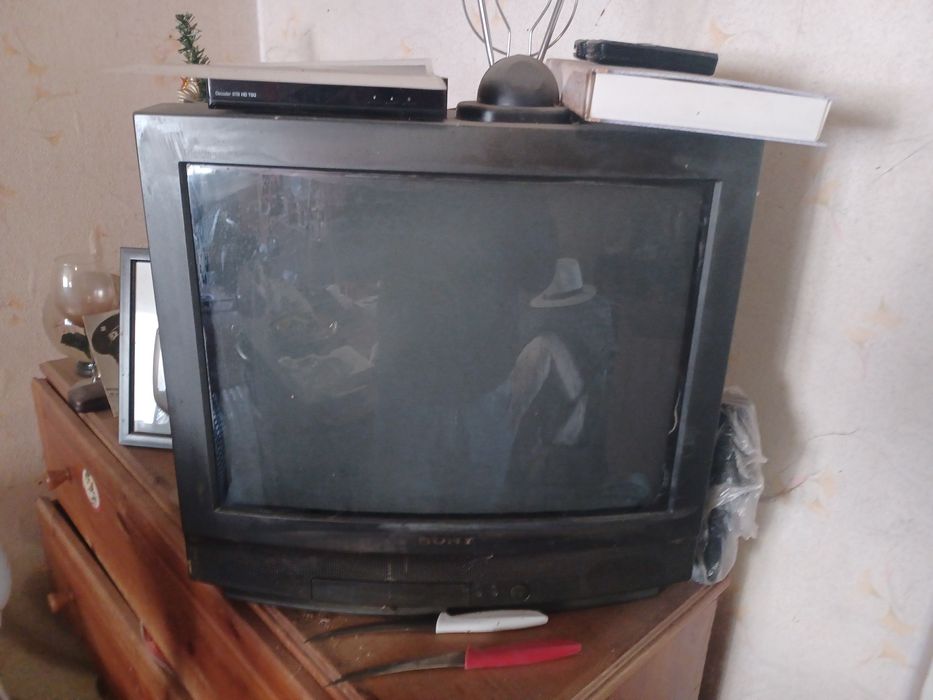 Два броя телевизори