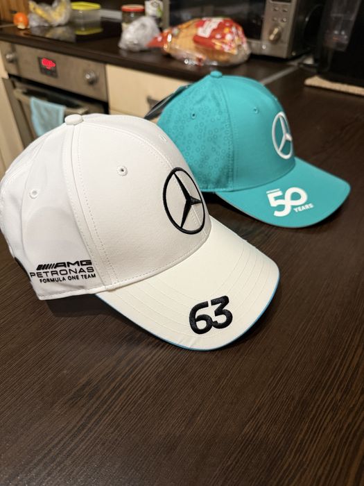 +Подарък, Чисто нови шапки Ф1 Ферари,Макларън, Ред Булл, Мерцедес