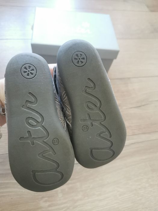 Ghetute Aster, piele, stare buna, marimea 22, 40 ron