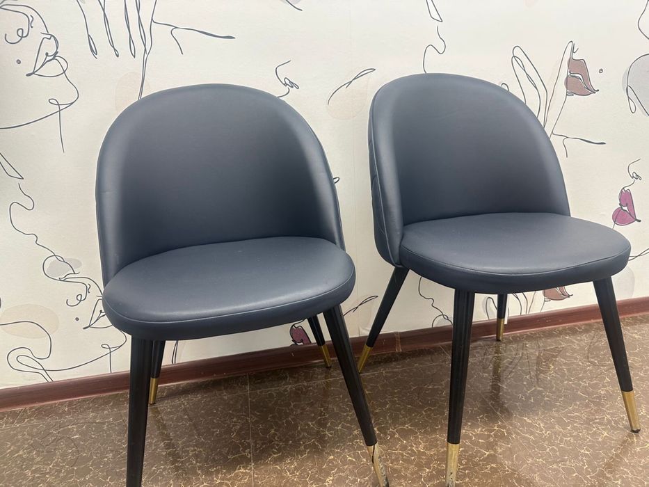 Продам стулья кож зам
