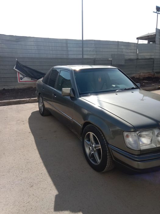 Продам мерс 124 машина