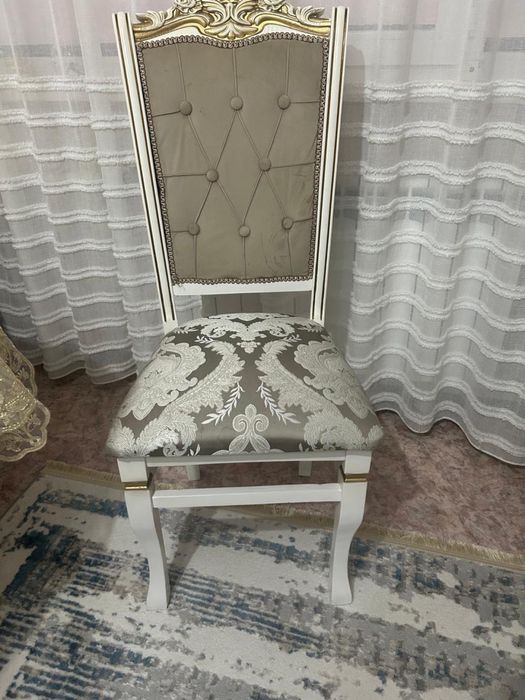 Гостиный стол со стульями