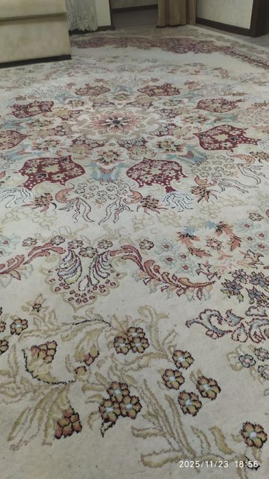 Срочно продаем современный ковер.