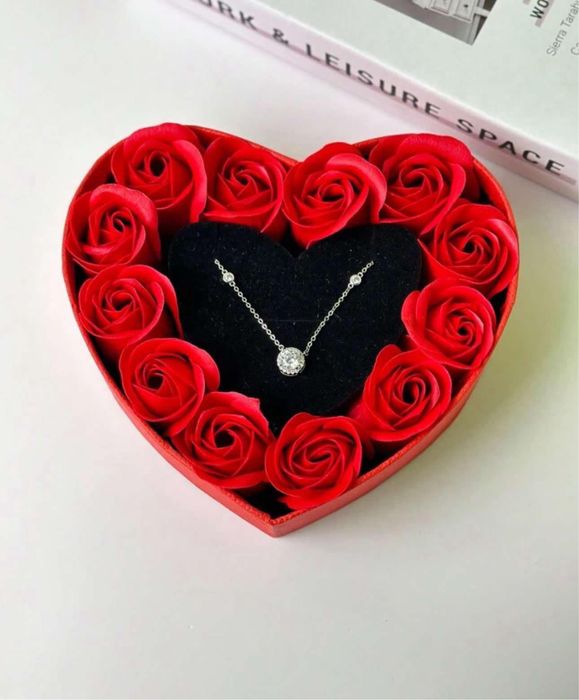 Подаръчна кутия от рози за бижута