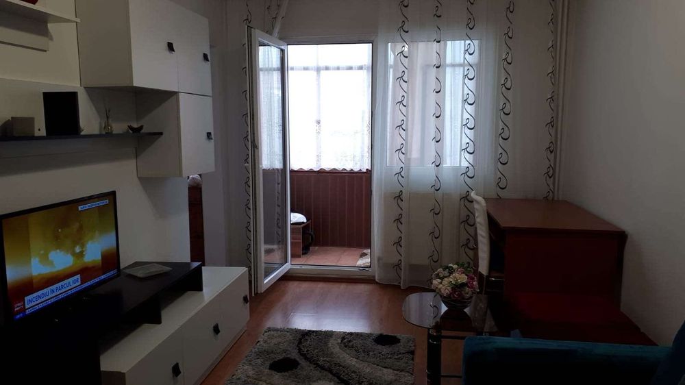 Închiriez apartament
