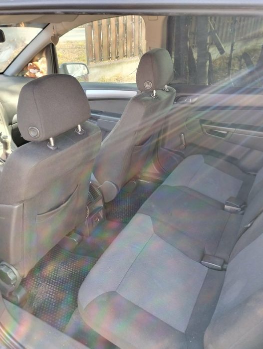 Vând sau schimb Opel zafira