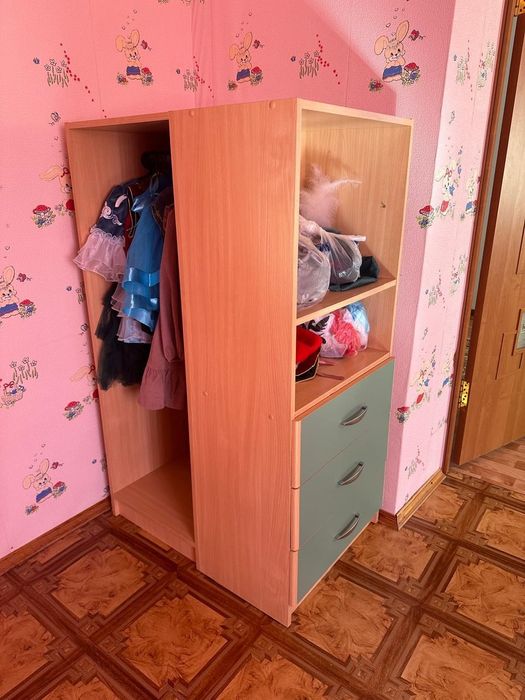 Кровать детская, шкафы