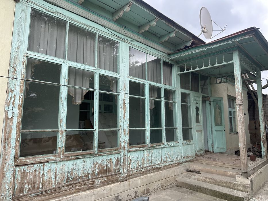 Eshik va romlar buzib olib ketish kerak