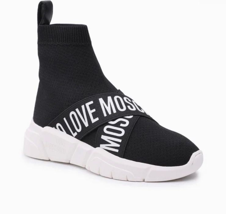 Сникърси Love Moschino