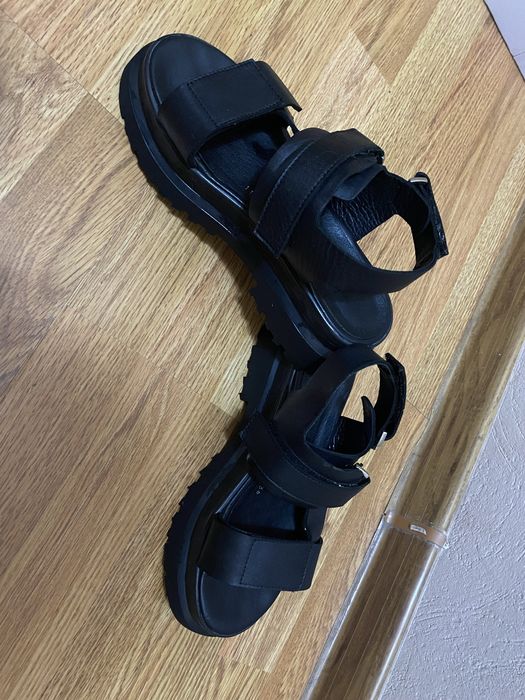 Сандалии кроссовки