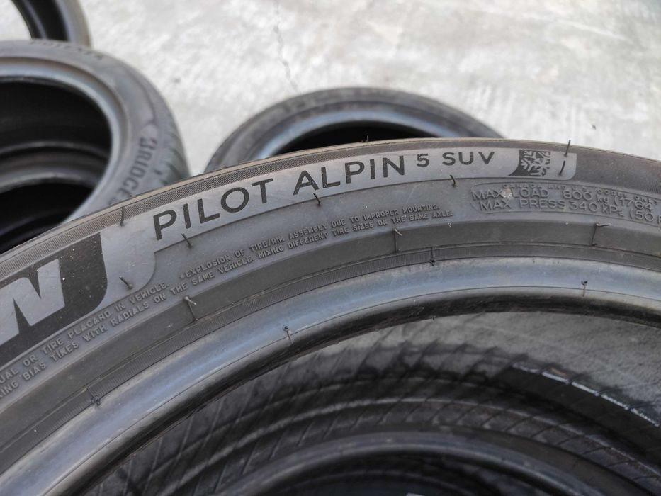 4бр Зимни гуми 235 45 20 - Michelin