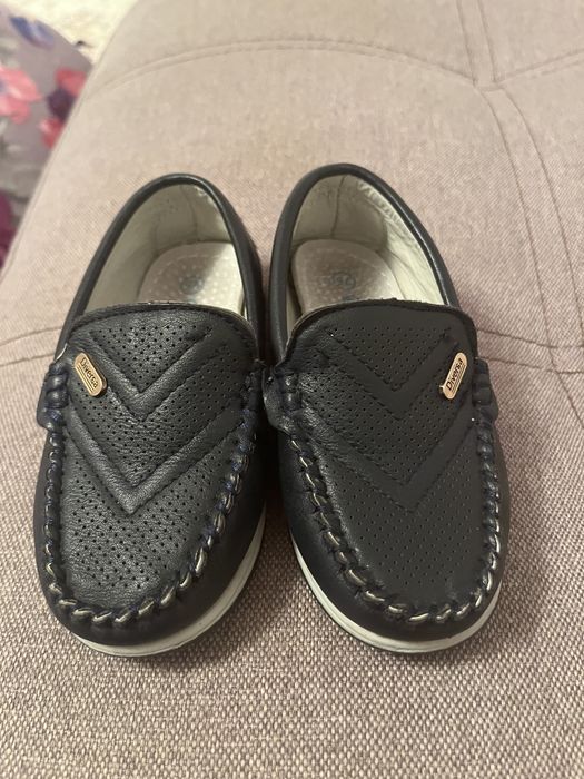 Продаю детские ботинки